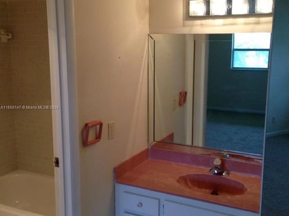 6201 N Falls Cir Dr 311, Lauderhill FL 33319