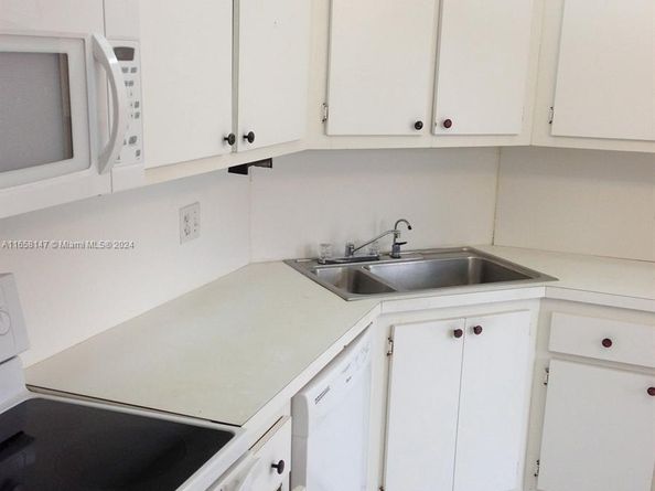 6201 N Falls Cir Dr 311, Lauderhill FL 33319