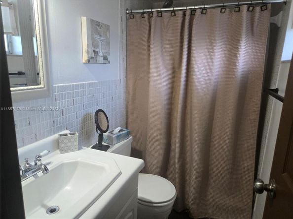 1001 Hillcrest Ct 302, Hollywood FL 33021