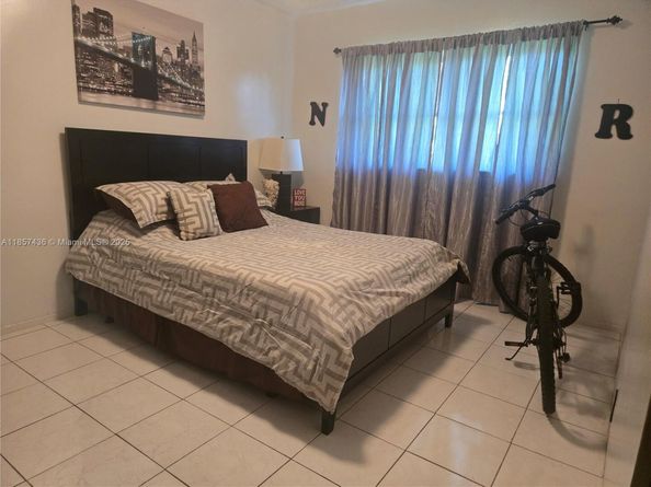 1001 Hillcrest Ct 302, Hollywood FL 33021