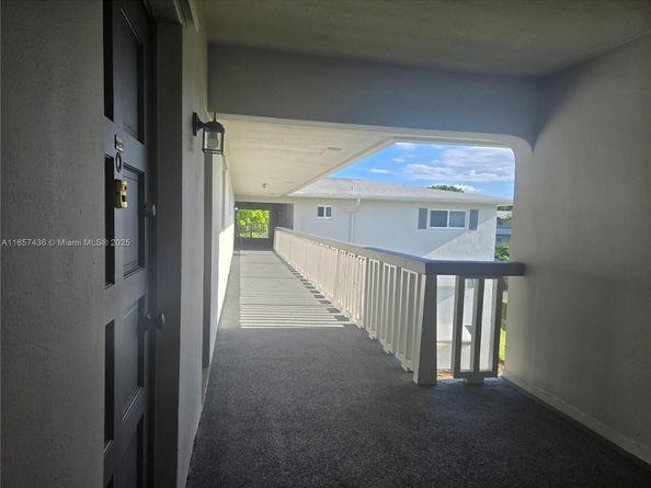 1001 Hillcrest Ct 302, Hollywood FL 33021