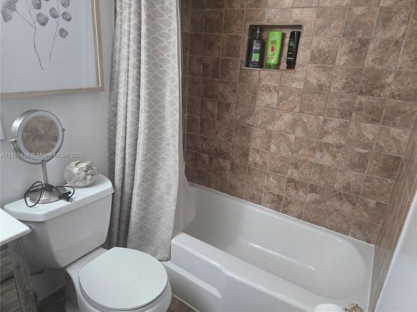 1001 Hillcrest Ct 302, Hollywood FL 33021