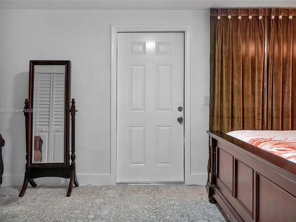 950 SW 30th St, Fort Lauderdale FL 33315