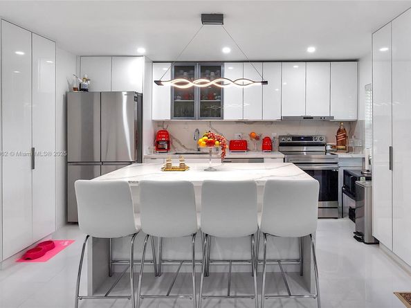 950 SW 30th St, Fort Lauderdale FL 33315