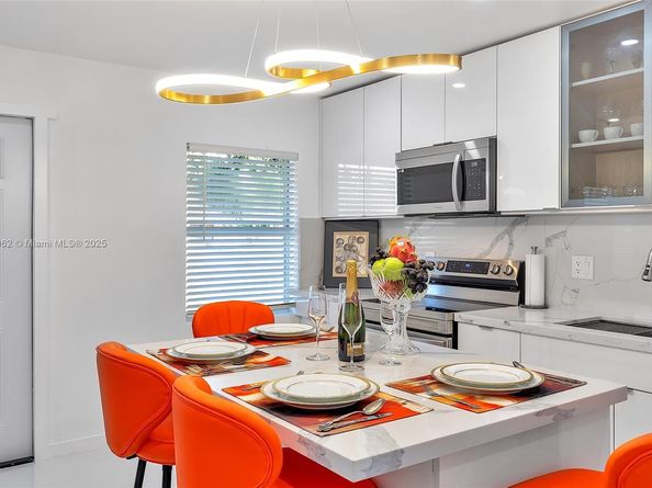950 SW 30th St, Fort Lauderdale FL 33315