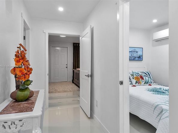 950 SW 30th St, Fort Lauderdale FL 33315
