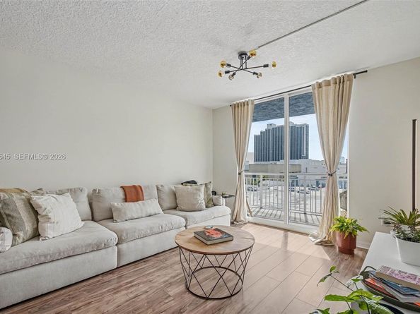 275 NE 18th St 703, Miami FL 33132