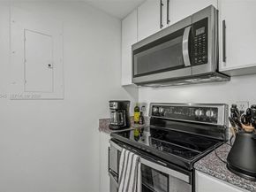 275 NE 18th St 703, Miami FL 33132