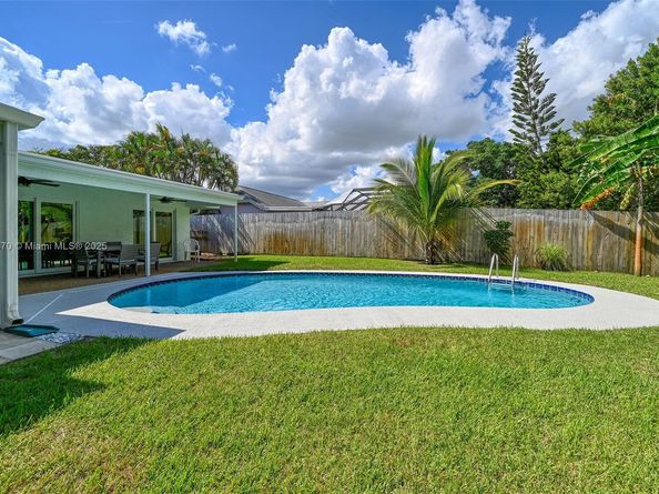 635 NE 15th Pl, Boynton Beach FL 33435