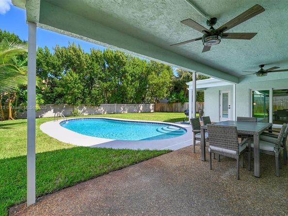 635 NE 15th Pl, Boynton Beach FL 33435