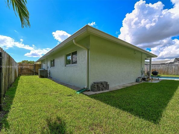 635 NE 15th Pl, Boynton Beach FL 33435