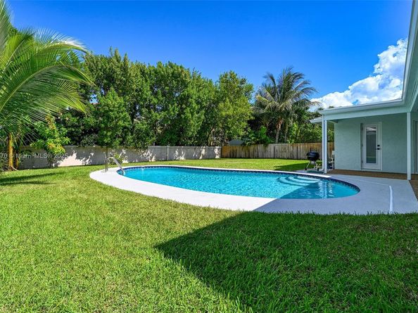 635 NE 15th Pl, Boynton Beach FL 33435