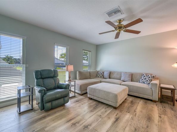 635 NE 15th Pl, Boynton Beach FL 33435