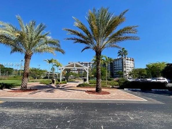 1100 Saint Charles Pl PH15, Pembroke Pines FL 33026