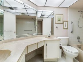 141 SW 96th Ter 204, Plantation FL 33324