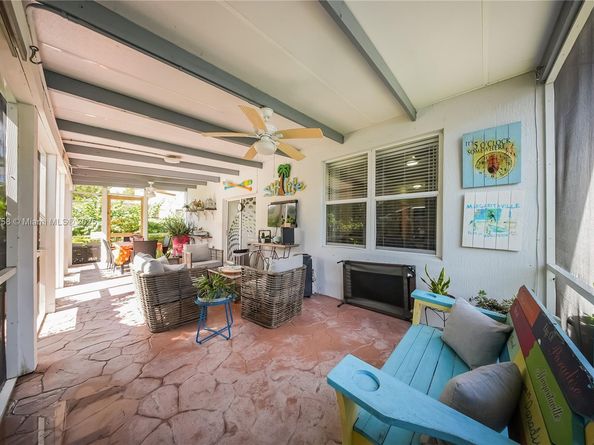 3076 SE 4th Ct, Homestead FL 33033