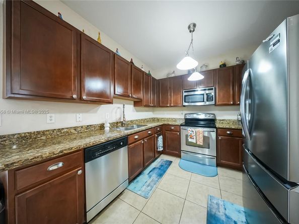 3076 SE 4th Ct, Homestead FL 33033