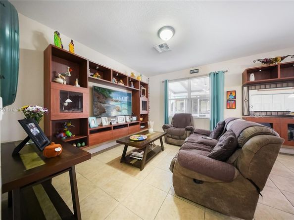 3076 SE 4th Ct, Homestead FL 33033