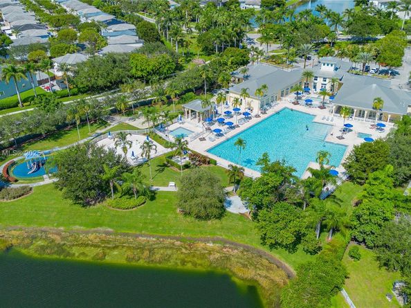 3076 SE 4th Ct, Homestead FL 33033