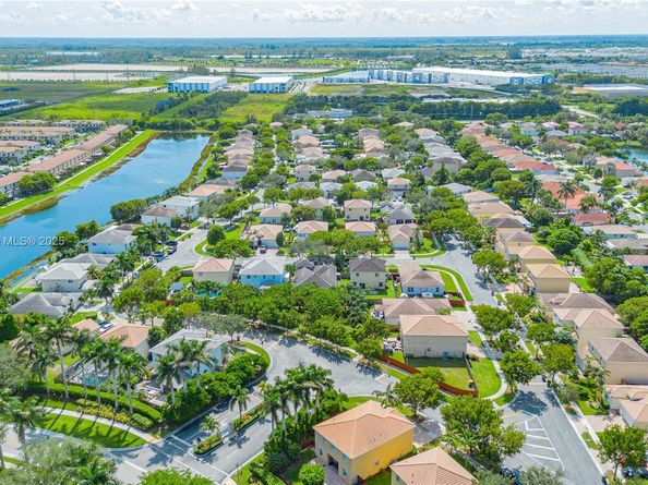 3076 SE 4th Ct, Homestead FL 33033