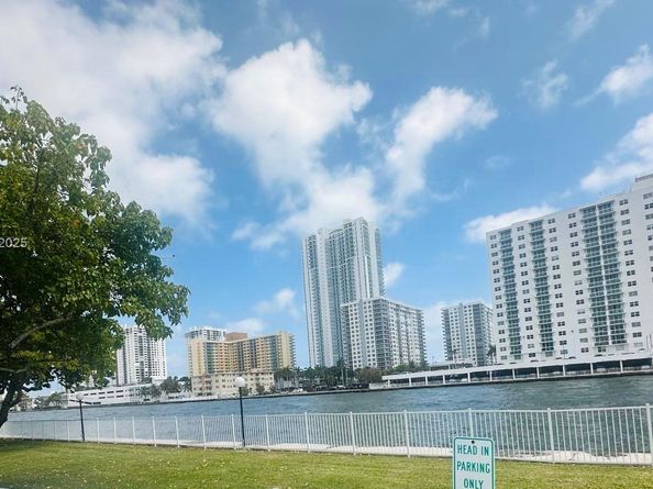 800 Parkview Dr 104, Hallandale Beach FL 33009