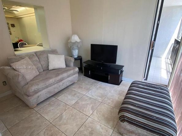 800 Parkview Dr 104, Hallandale Beach FL 33009