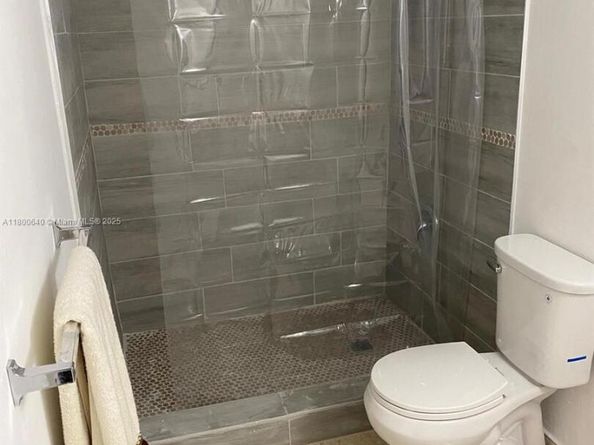 800 Parkview Dr 104, Hallandale Beach FL 33009