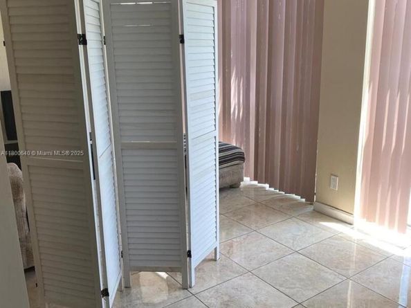 800 Parkview Dr 104, Hallandale Beach FL 33009