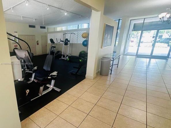 800 Parkview Dr 104, Hallandale Beach FL 33009