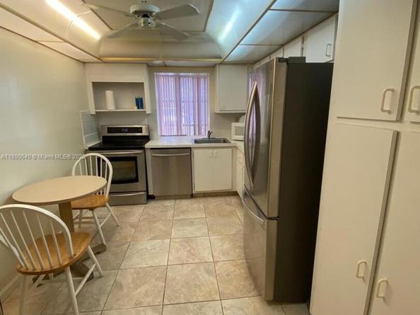 800 Parkview Dr 104, Hallandale Beach FL 33009