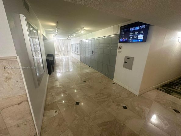 800 Parkview Dr 104, Hallandale Beach FL 33009