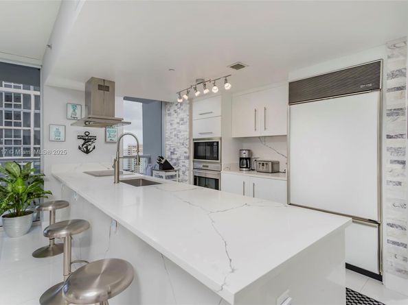 485 Brickell Ave 2502, Miami FL 33131