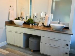 1308 SW 181st Ave, Pembroke Pines FL 33029