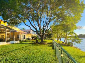 1308 SW 181st Ave, Pembroke Pines FL 33029