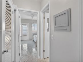 800 SW 10th Ter 11T, Hallandale Beach FL 33009