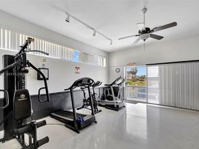 800 SW 10th Ter 11T, Hallandale Beach FL 33009