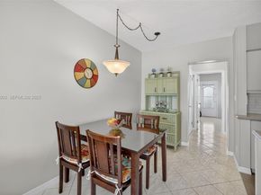 800 SW 10th Ter 11T, Hallandale Beach FL 33009