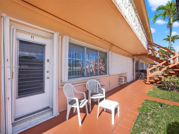 800 SW 10th Ter 11T, Hallandale Beach FL 33009