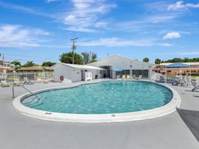 800 SW 10th Ter 11T, Hallandale Beach FL 33009