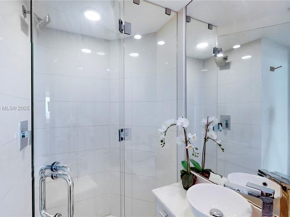650 NE 32nd St 4607, Miami FL 33137