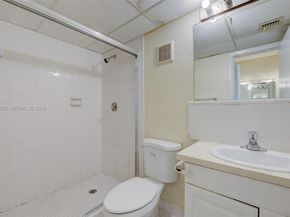 7450 NW 17th St 205, Plantation FL 33313