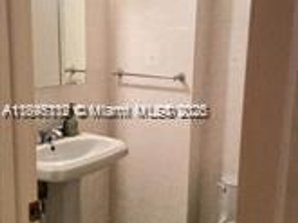 250 180th Dr 105, Sunny Isles Beach FL 33160