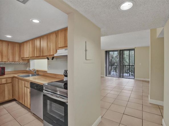 8540 SW 133rd Ave Rd 321, Miami FL 33183