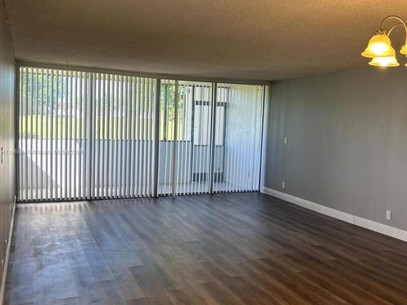 3671 Environ Blvd 164, Lauderhill FL 33319