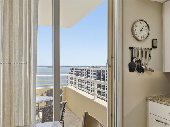 888 Brickell Key Dr 1903, Miami FL 33131