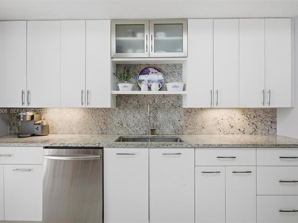 888 Brickell Key Dr 1903, Miami FL 33131