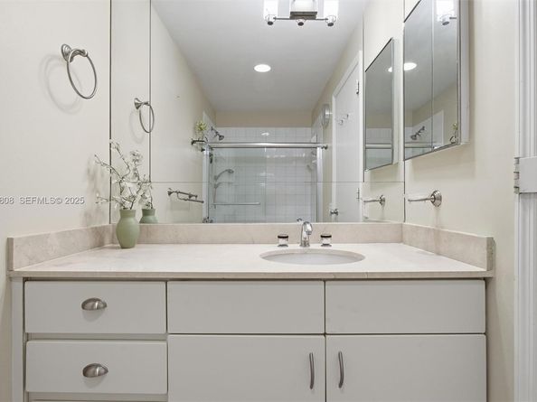 888 Brickell Key Dr 1903, Miami FL 33131