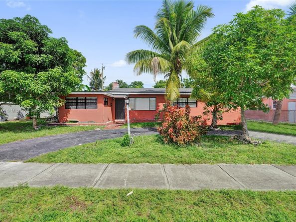 685 NE 180th St, Miami FL 33162