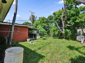 685 NE 180th St, Miami FL 33162