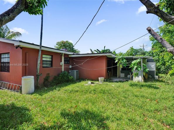 685 NE 180th St, Miami FL 33162